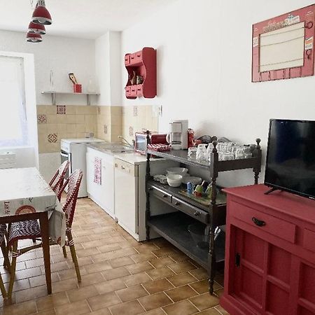 Studio En Rez-De-Chaussee Tout Equipe Jullianges Zewnętrze zdjęcie